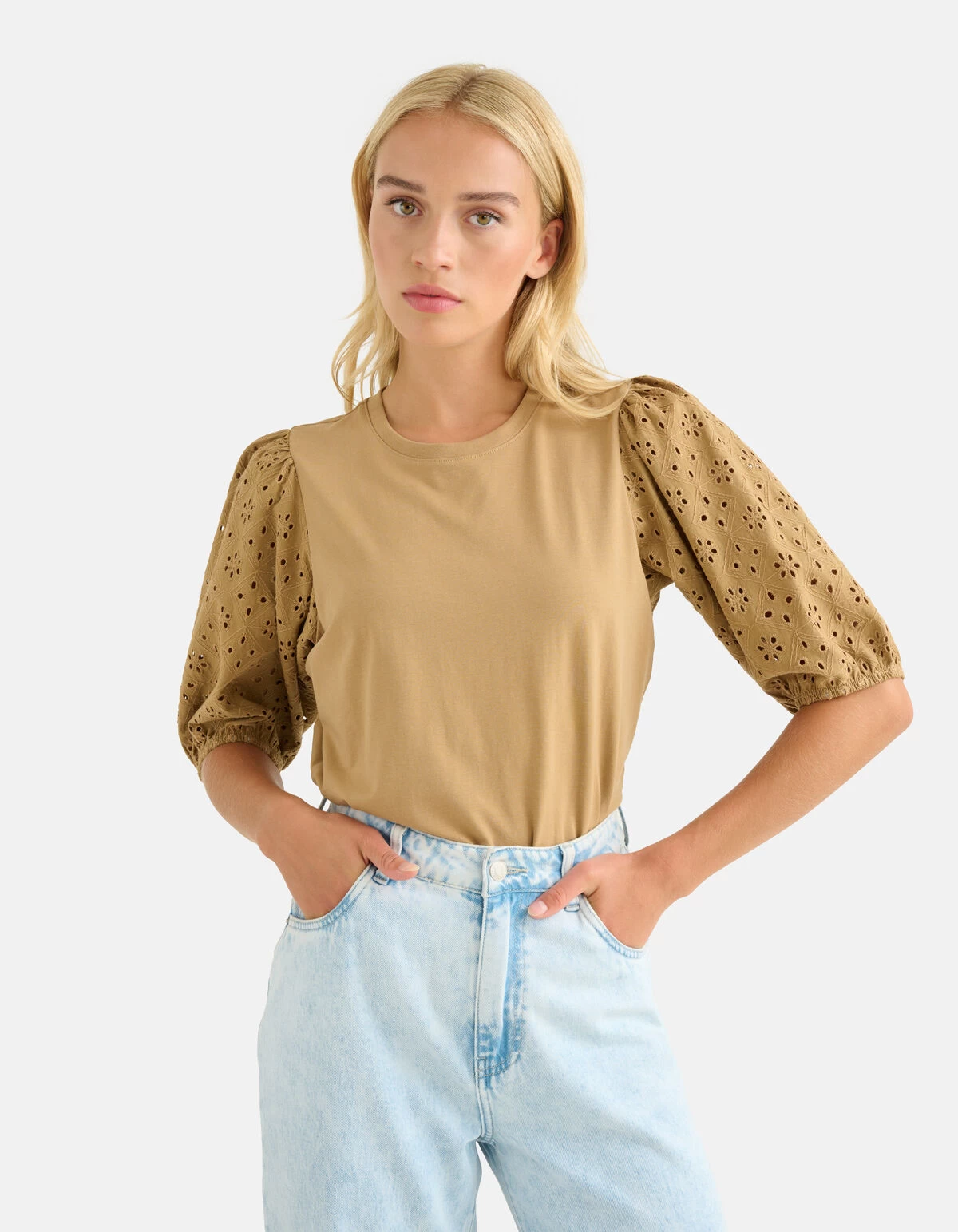 Embroidery Top Beige 2 Embroidery Top Beige - Afbeelding 2