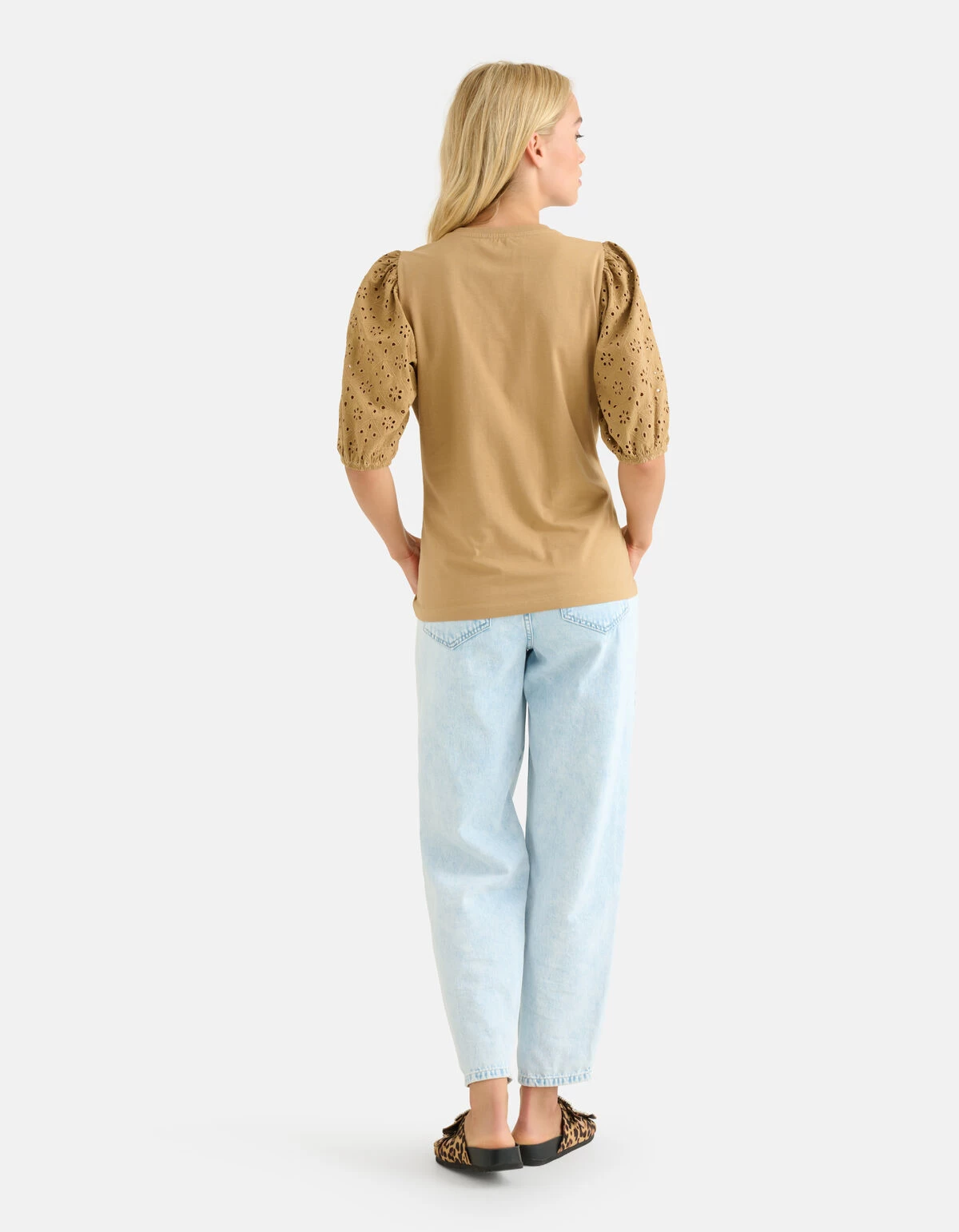 Embroidery Top Beige 3 Embroidery Top Beige - Afbeelding 3