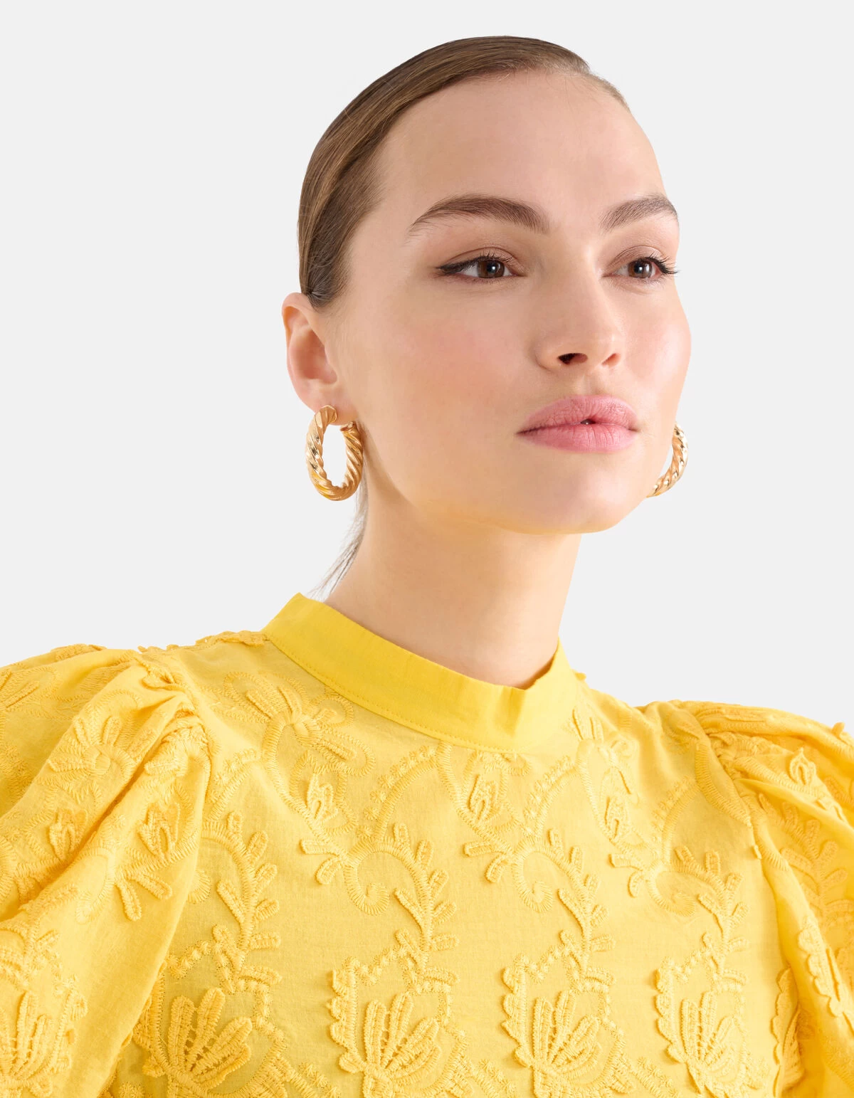 Twisted Hoop Oorbellen Goud 2 Twisted Hoop Oorbellen Goud - Afbeelding 2