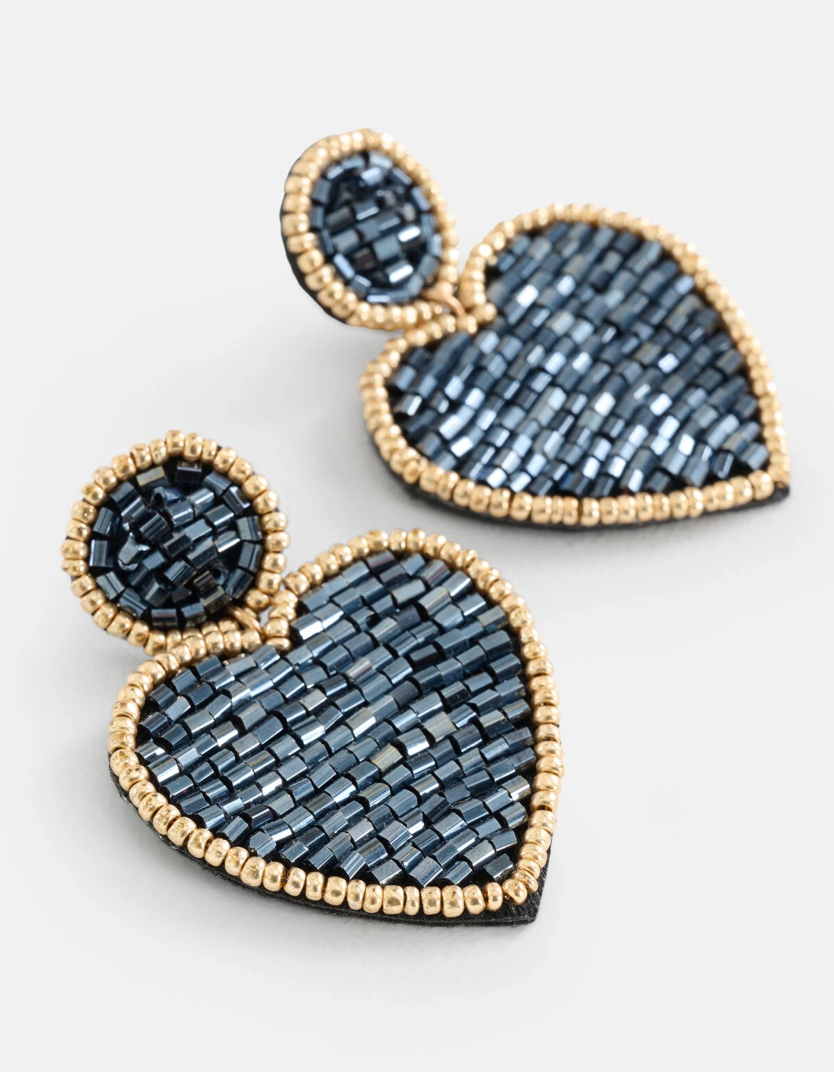 Beaded Heart Oorbellen Donkergrijs 3 Beaded Heart Oorbellen Donkergrijs - Afbeelding 3