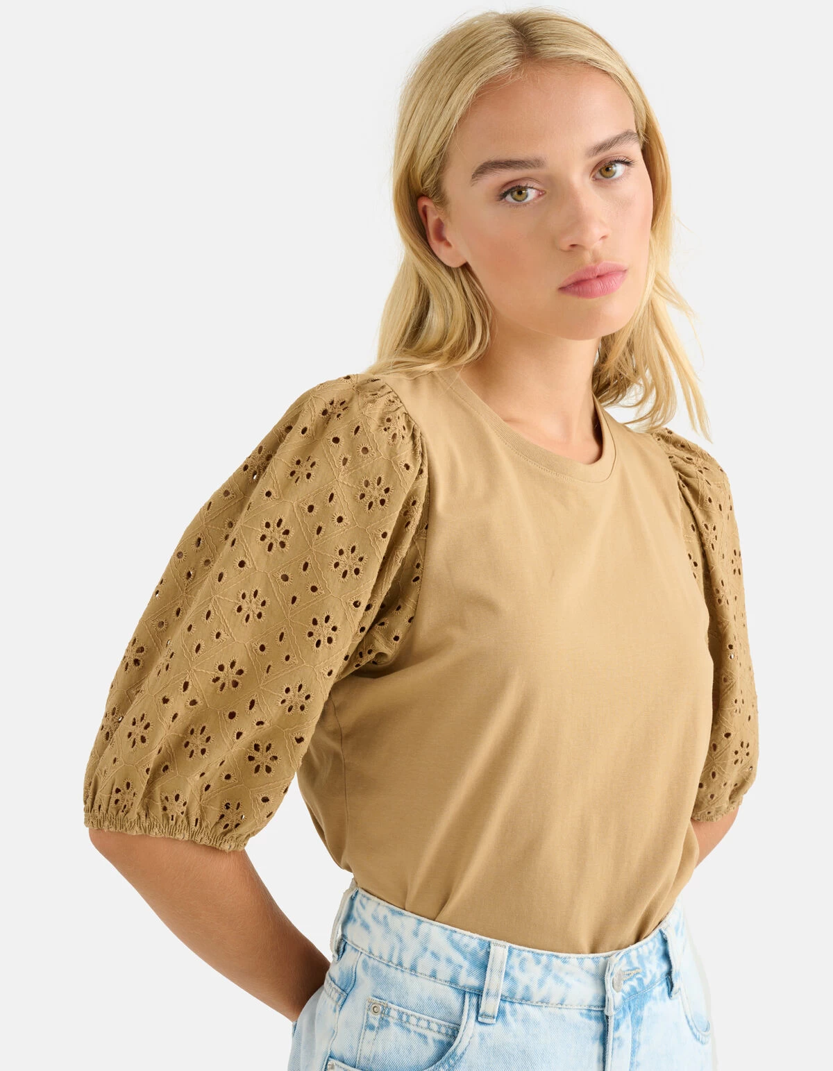 Embroidery Top Beige 4 Embroidery Top Beige - Afbeelding 4